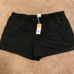 Active wear shorts